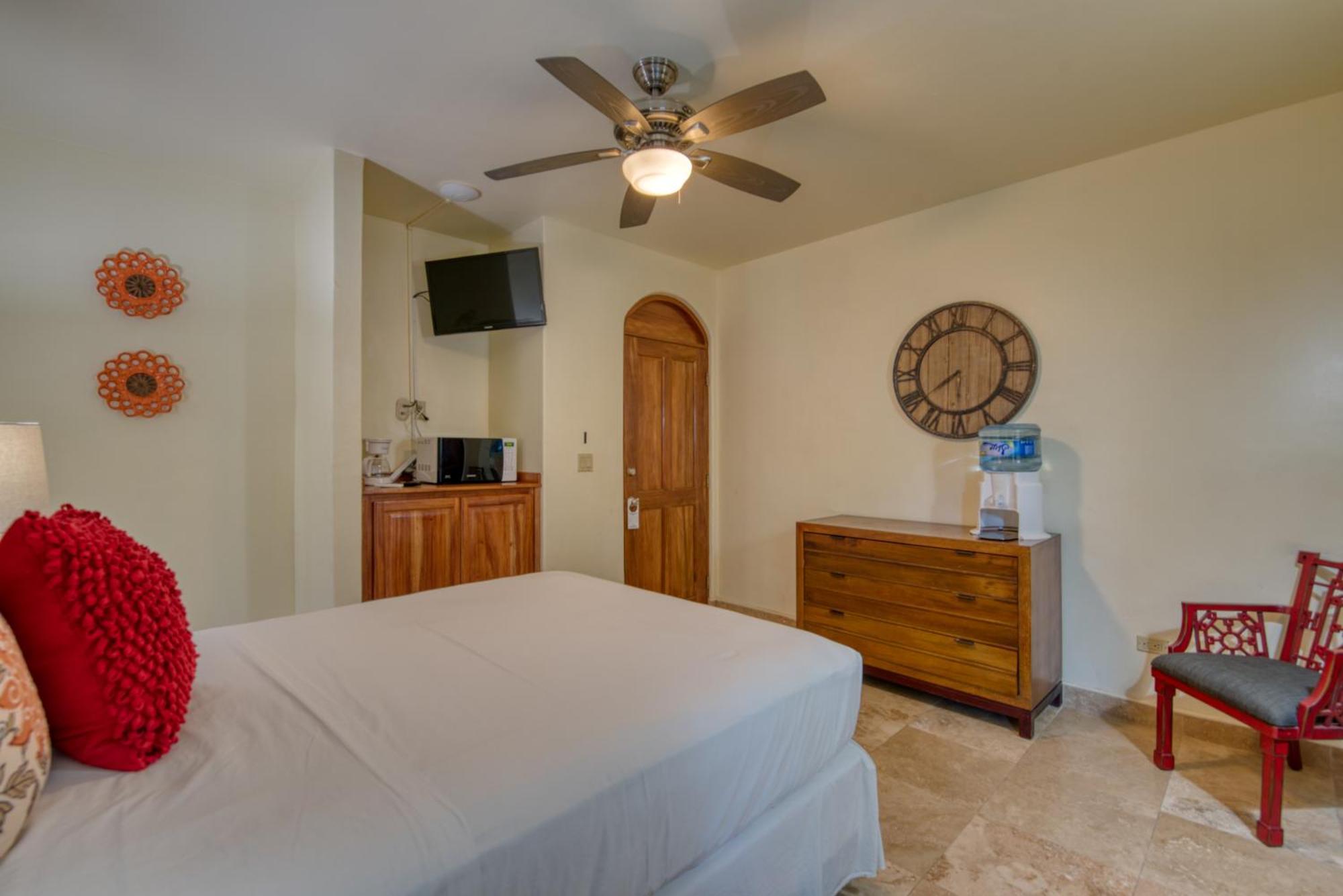 Caribe Tesoro Hotel West Bay Buitenkant foto
