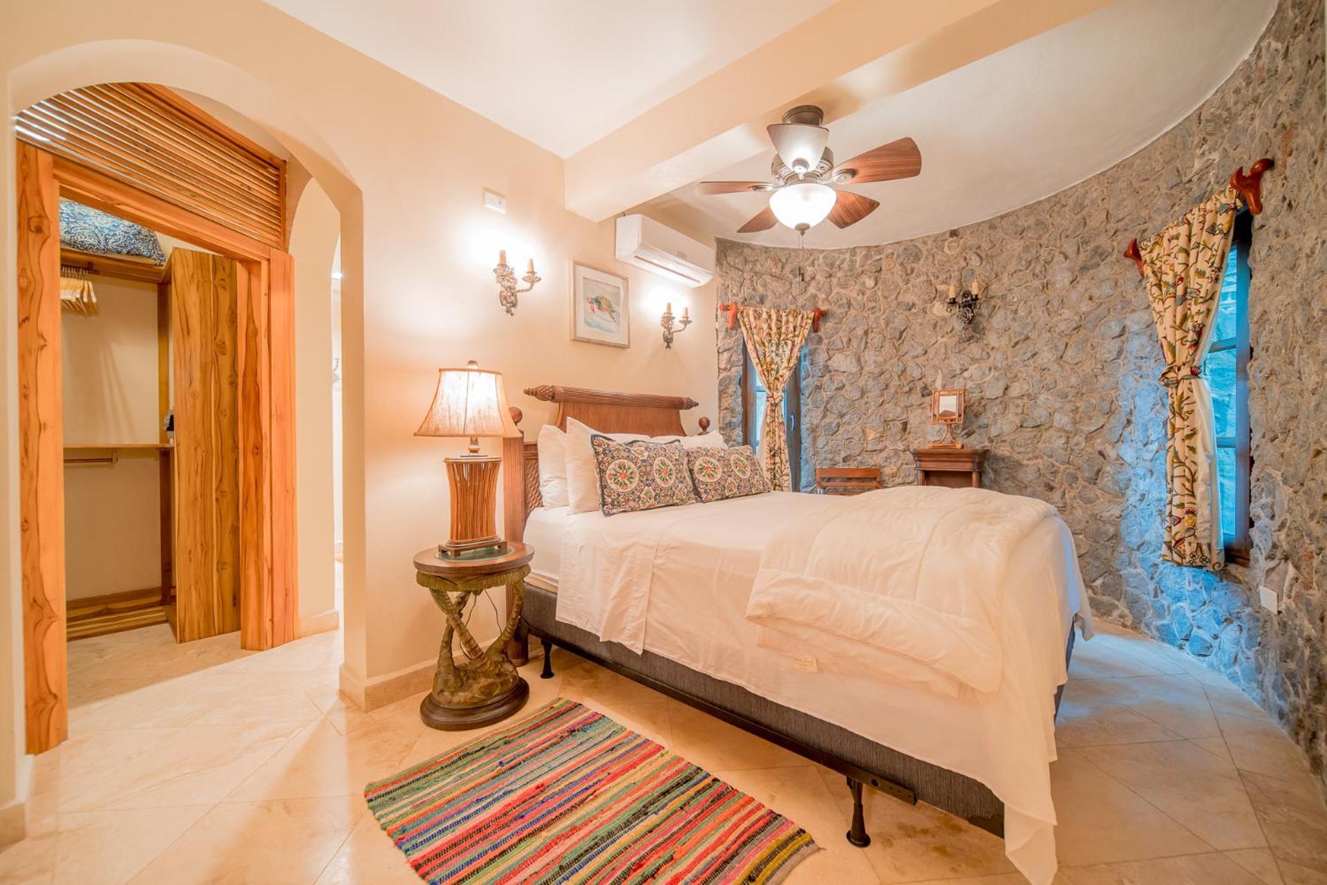 Caribe Tesoro Hotel West Bay Buitenkant foto