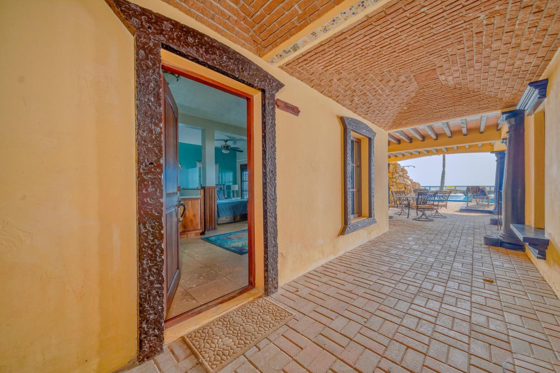 Caribe Tesoro Hotel West Bay Buitenkant foto
