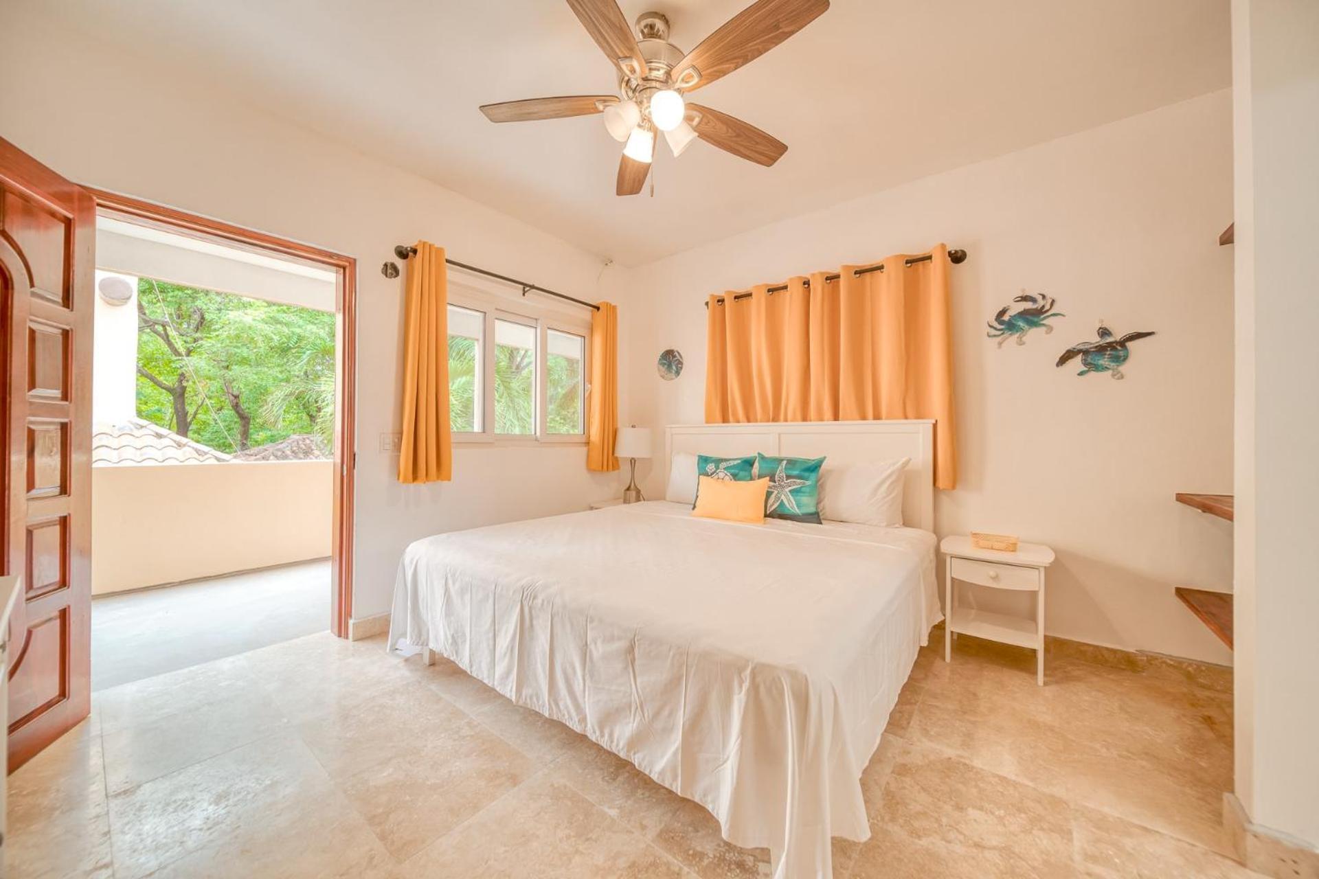 Caribe Tesoro Hotel West Bay Buitenkant foto