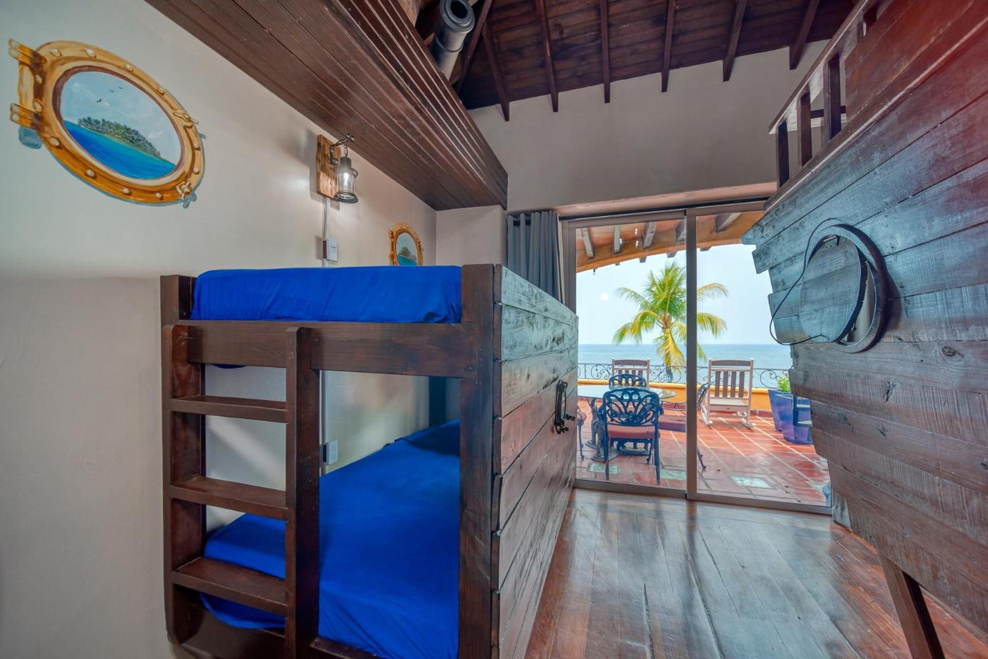 Caribe Tesoro Hotel West Bay Buitenkant foto