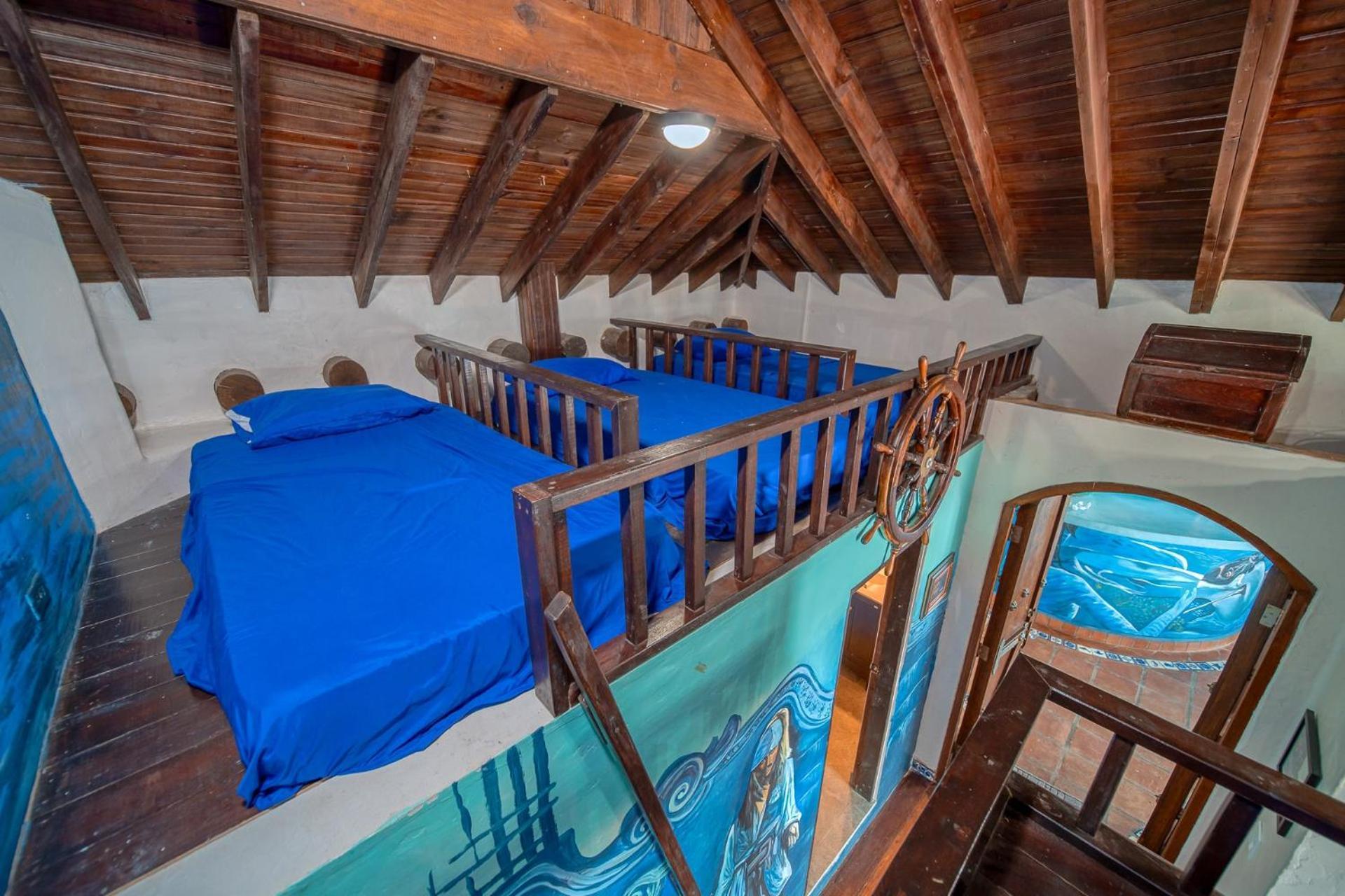 Caribe Tesoro Hotel West Bay Buitenkant foto